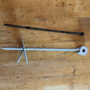 Bodenanker mit Kabelbinder