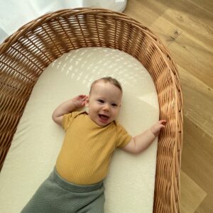 Schlafkorb für Babies aus Weide geflochten