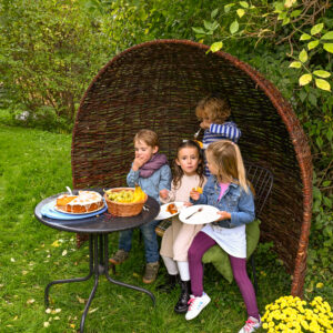 weidenmuschel - geschützter Sitzplatz im Garten