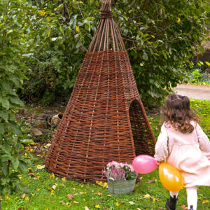Weidentipi Spielhaus in Form eines Tipis aus Weide geflochten